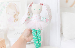 MEMORY DOLL "Bess" Bunny Heirloom Cloth Memories in Threads Doll Collection