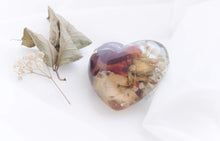 Load image into Gallery viewer, MEMORY DECOR &quot;Kerrie&quot; Memories in Threads Floral Heart Paperweight Keepsake